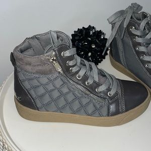 Juicy couture gray sneakers size 6.